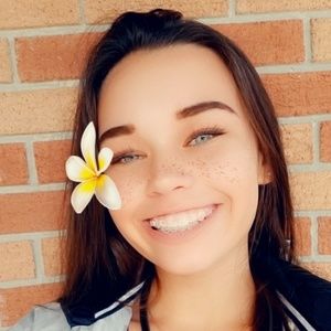 Meet your Posher, Simone